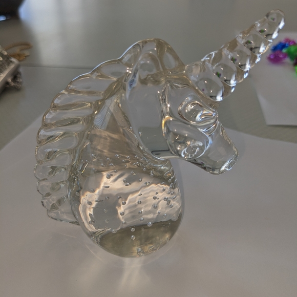 EVC CONTROLLED BUBBLE CLEAR GLASS UNICORN PAPERWEIGHT - Picture 5 of 6